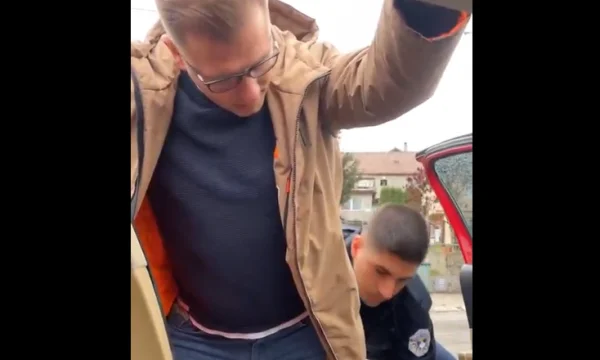 Politikani serb nga veriu i Kosovës shoqërohet në polici, i shqiptohen dy gjoba e pastaj lirohet