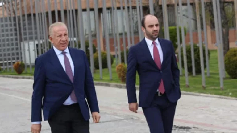 Zyberaj: Naimi punoi me ne, Behgjet Pacolli i ndihmoi kur kishte probleme shëndetësore