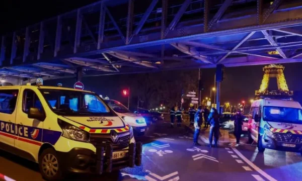 Ngjarje e rëndë në Francë: Vritet një turist gjerman dhe plagosen dy të tjerë në Paris, Macron thotë se ishte sulm terrorist