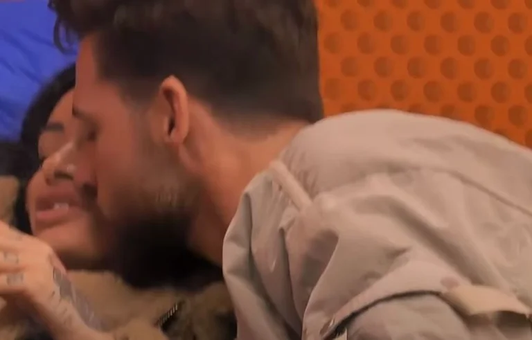 Beso entre Lumbard y Albyt