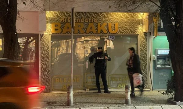 Anche il proprietario di un negozio di gioielli a Pristina è sospettato di collaborare con rapinatori da Suhareka