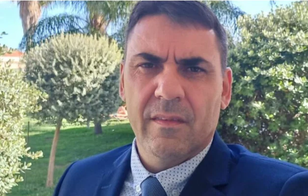 Resigned, Mehdi Kozhani, Interrogator von Randa Verbrechen, hatte an den schlimmsten Nachkriegsfällen gearbeitet.