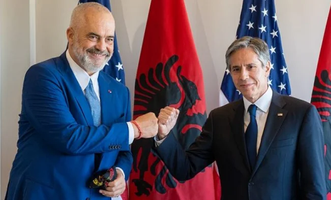 “Ukraina”, SHBA bashkëpenëmbajtëse me Shqipërinë për çështje të paqes dhe sigurisë