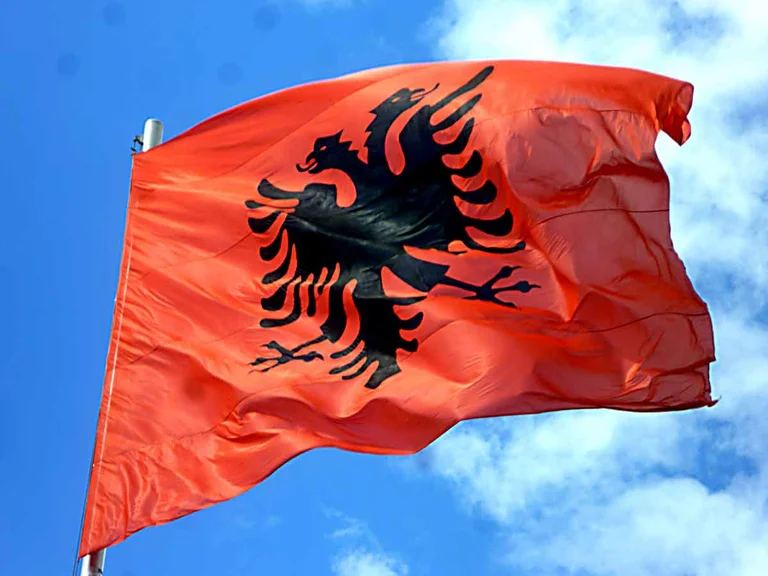 Tanta gente en Kosovo llamada Flamur