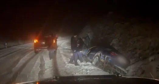 EULEX saves a family in the north, car had crashed into a <x0 channel