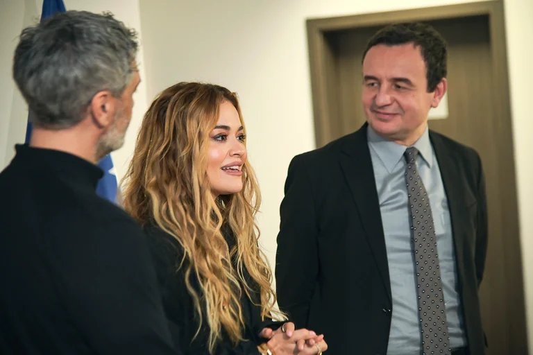 Kurti meets with Rita Ora, whom his deputy compared to Gani Jakup, tells her he is supporting Kosovo artists