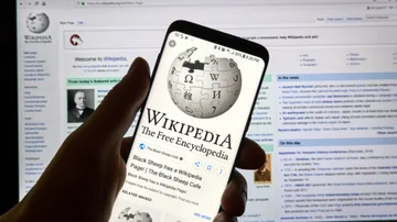 El fundador de Wikipedia se queja de la inteligencia artificial: Los desastres están escribiendo