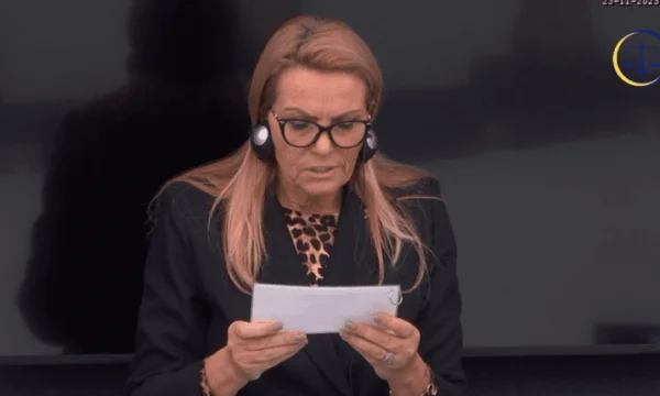 El tiempo Kadrijaj testifica en el caso de Peter Shala en La Haya, muestra cómo entró en el KLA
