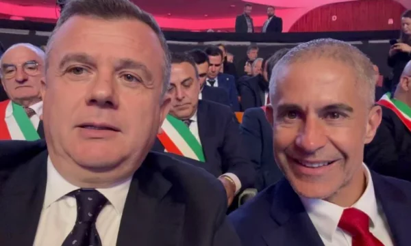 “Sono albanese sigari Silvinho diventa già albanese con lettere (VIDEO)