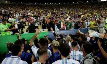 Sicht auf das Brasilien-Argent Spiel: Polizei gibt Fans, darunter Fußballer