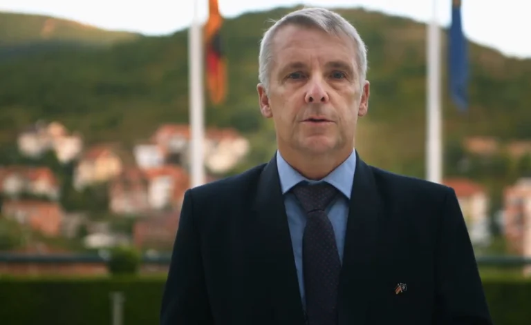 Rohde: Kosova e Serbia duhet të negociojnë sërish për targat