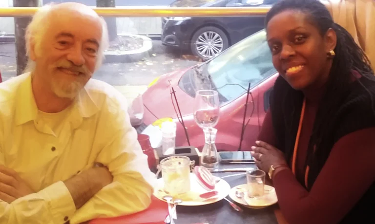 Super-communicator with 7500 euros in salary starts work as planned, meets with an activist