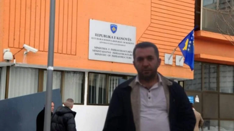Se excluye del servicio civil de Kosovo