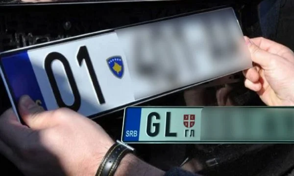 Elshani: 1 mijë e 140 vetura me targa ilegale janë regjistruar në RKS