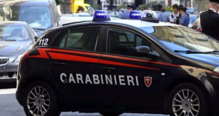 Muovendosi in bicicletta, sparato dal fuoco, un albanese in Italia