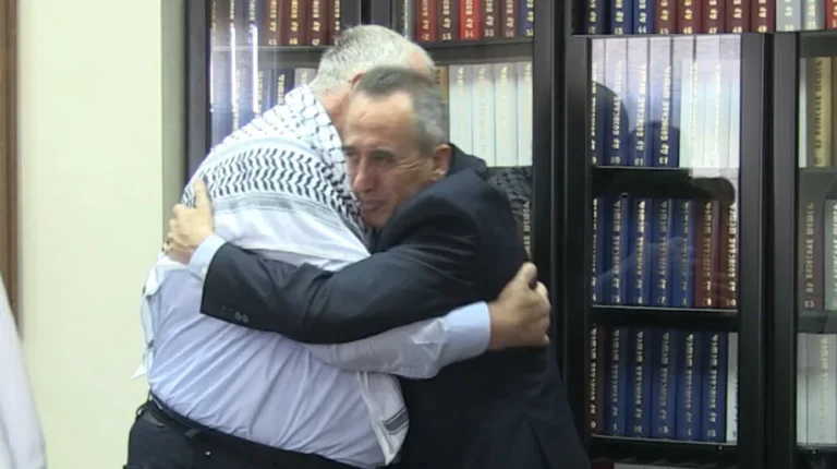 Palestine ambassador to Belgrade warm embrace with Seshel criminal