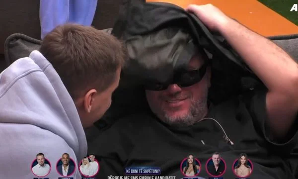 “Ik shko këndo më larg”, Buci i emocionuar pasi Adri zgjodhi të këndojë një këngë për nënën