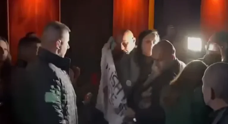 Ia ndërpreu fjalën Kurtit, arrestohet aktivistja e PSD’së