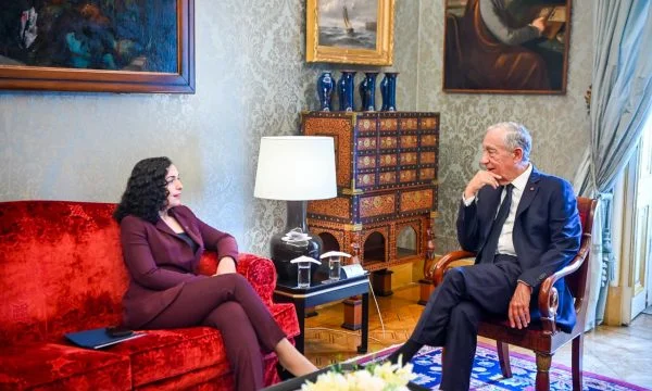 Osmani takohet me homologun e saj portugez, flasin për dialogun dhe sulmin e 24 shtatorit