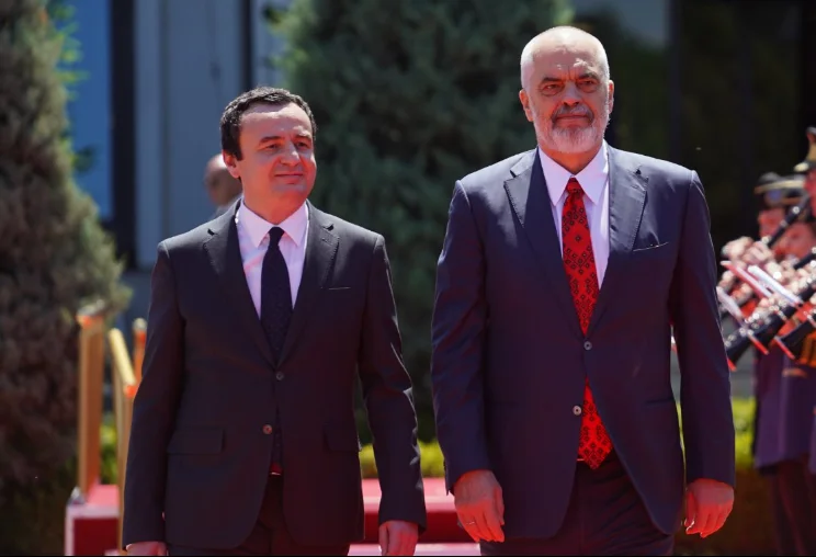 Kurti pranoi draftin evropian për Asociacionin, Rama: Hap i vonuar por i duhur, shenjë që Albini po bëhet kryeministër
