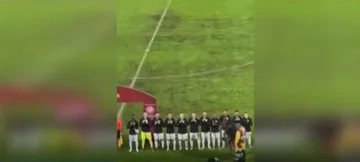 Der Moment, in dem Israel Spieler von Fans stricken, wie sie Hymne singen (VIDEO)