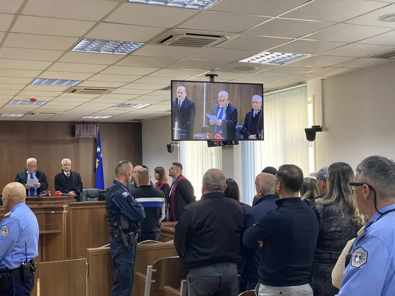 Dënohet me 27 vite burgim për vrasjen e dajës së tij në Gjilan, dy të tjerët me 24 dhe 15 vite