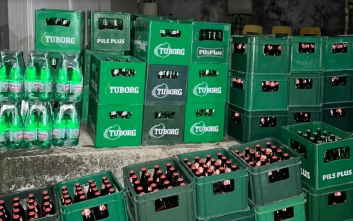 Kapen dhjetëra arka me birra të kontrabanduara nga Serbia, arrestohet i dyshuari
