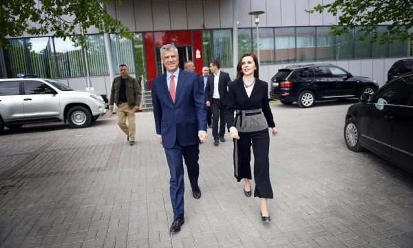 E përmendi Thaçin bashkë me Vuçiqin në Paris, Çitaku i reagon Kurtit: Turp, e shpërfaq vogëlsinë e tij