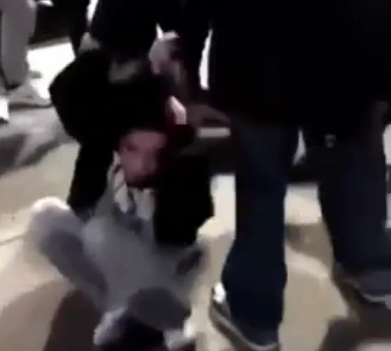 Rrahje mes vajzave të dy shkollave në Prishtinë