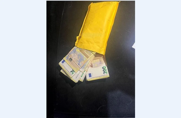 65 mijë euro tentohen të futen ilegalisht nga Shqipëria në Kosovë (FOTO)
