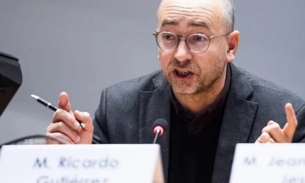 Sekretari i EFJ kritika pushtetit që po favorizon kandidatin për bord të RTK’së Mehmet Kalisin godet edhe LDK’në