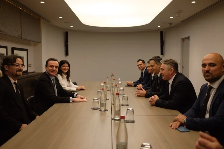 Kurti takon kryesuesin e Presidencës së Bosnjës, flasin për lëvizjen e lirë mes dy vendeve