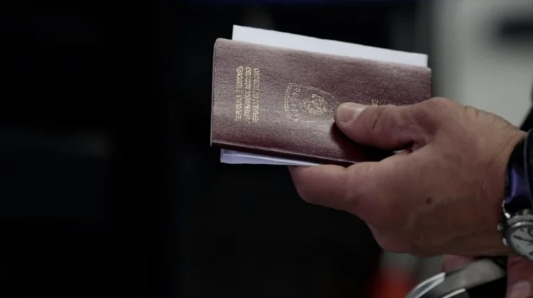 ‘Sot me pasë mundësi eci, akshami s’do më zinte këtu’: Rritet interesimi për pasaporta