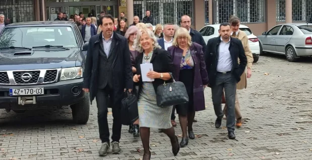 Gjyqtarët e prokurorët serbë lënë me probleme sistemin e drejtësisë