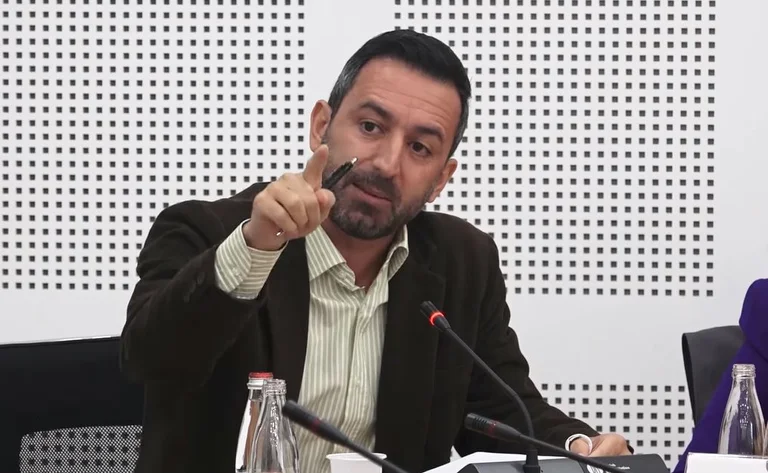 ‘Kjo Prokurori që në bashkëpunim me AKI-në…”: Basha me akuza pas ftesës ndaj minsitres Haxhiu