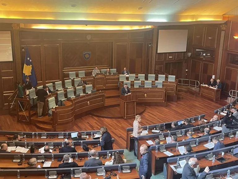 Kuvendi miraton deklaratë në mbështetje të Rezolutës së PE-së për sulmin në Banjë