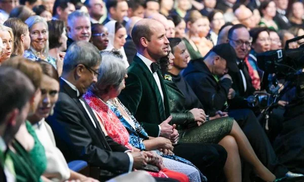 E ulur afër Princit William, Osmani merr pjesë në ceremoninë e Earthshot Prize