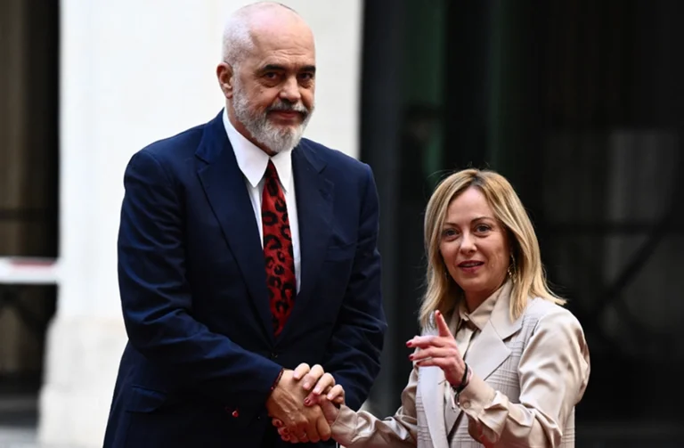 BE kërkon detaje për marrëveshjen e refugjatëve mes Shqipërisë dhe Italisë