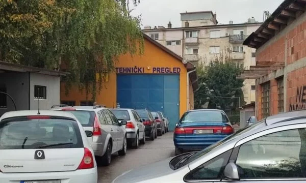 KMDLNJ: Regjistrimi i veturave gratis për qytetarët e veriut, diskriminim në baza etnike