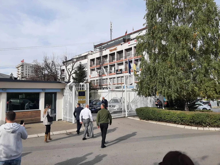 Krasniqi, Haradinaj e Haziri takohen me Lajçakun në zyrën e BE-së
