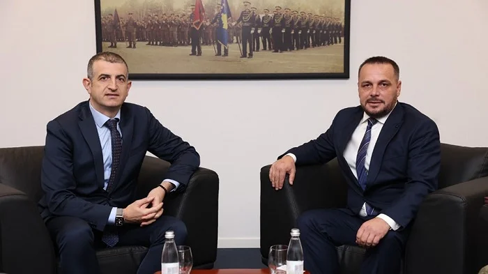 Haluk Bayraktar nderohet me medalje nga ministri i mbrojtjes