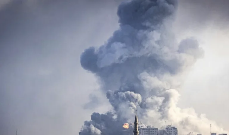 Jordania hedh nga ajri ndihma mjekësore dhe ushqim në një spital fushor në Gazë