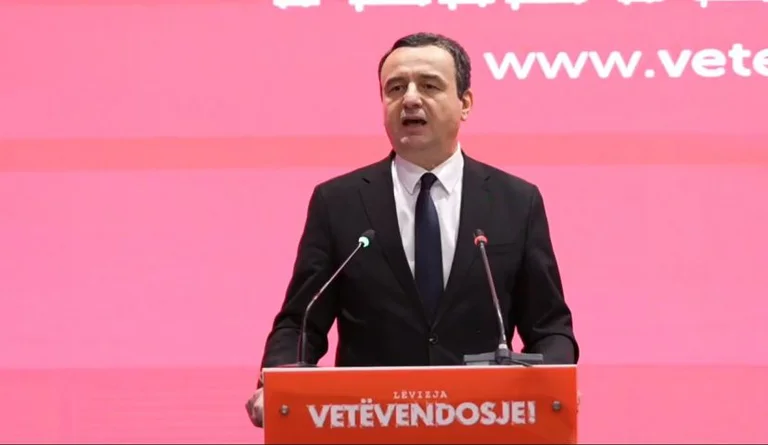 Kurti në 3-vjetorin e arrestimit të ish-krerëve të UÇK-së sulmon tinëz Thaçin, por e përmend me emër veç Rexhep Selimin