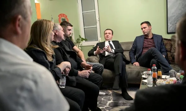 Kurti, Konjufca e zyrtarë të VV-së vizitojnë familjen e Rexhep Selimit