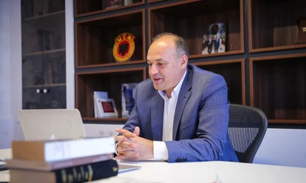 Hoxhaj: Në luftën kundër pandemisë në krah kemi aleatin tonë më të madh, SHBA’në