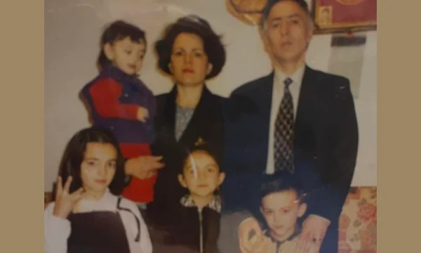 “Kaluan sikur në ferr”-Vajza e Jakup Krasniqit me fjalë prekëse në tre vjetorin e arrestimit të babait të saj