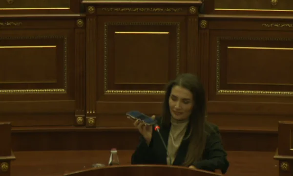 Deputetja e PDK-së ia lëshon një incizim Kurtit nga 2011-ta: A po e njeh veten