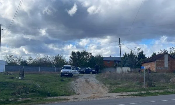 Veç shtëpisë, Specialja bastis edhe banesën e Isni Kilajt në Prishtinë