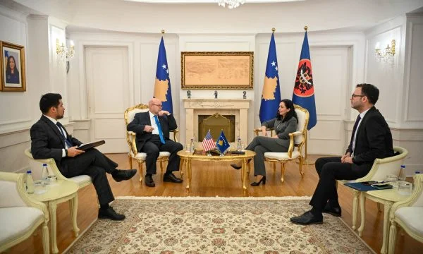 Osmani takon ambasadorin Hovenier: Drafti i Asociacionit duhet të shkojë në Kushtetuese