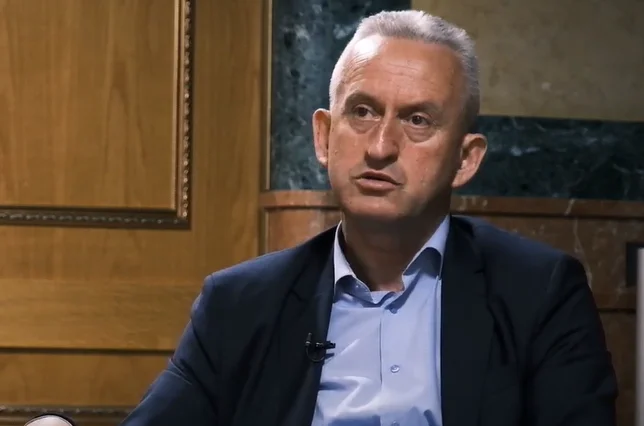 Qalaj: Jelekët antiplumb Policia i ka marrë donacion me këtë Qeveri, ne përpara kemi qenë ‘Amerikë’ për policinë në rajon